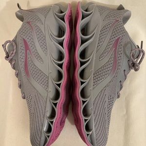 Cyaping Women’s Walking Running Sneakers Shoes Size 9.5 Non Slip Athletic